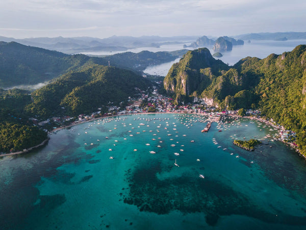 El Nido on Palawan island, white sand beaches, coral reefs and gateway to Bacuit archipelago