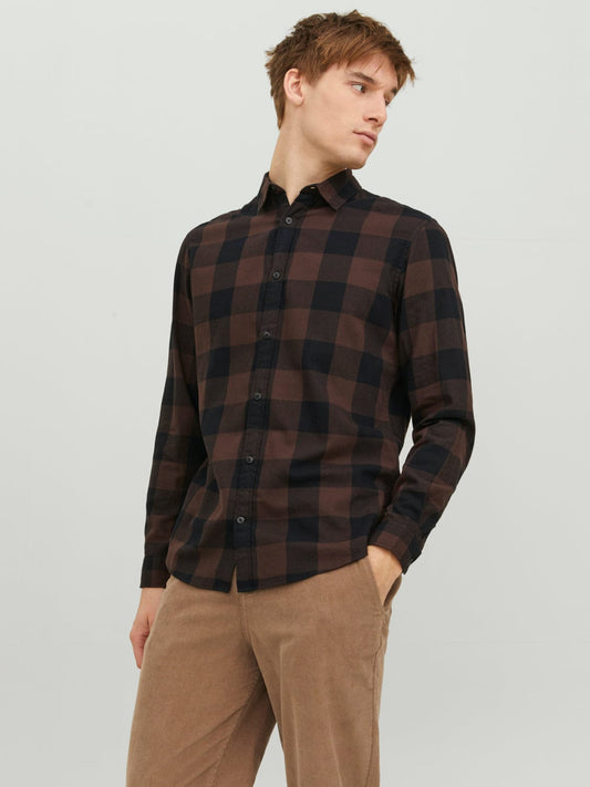 Camisa de cuadros para hombre Jack and Jones en varios colores por 17,93  euros, antes 29,99€.