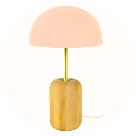 une lampe de chevet champignon avec un abat jour rose et un pied en bois