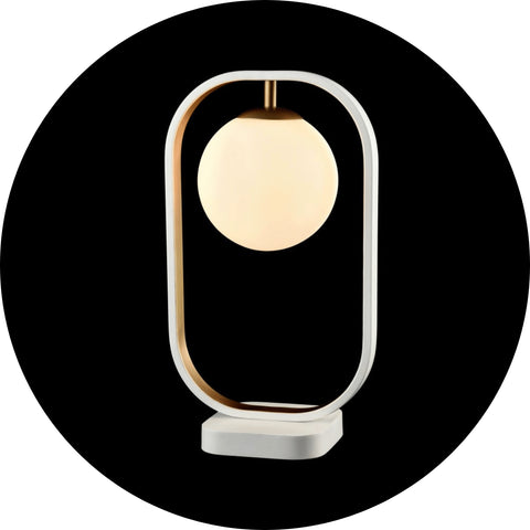 Une Lampe de Chevet contemporaine, fabriqué avec un globe lumineux entouré d'un cadre doré.