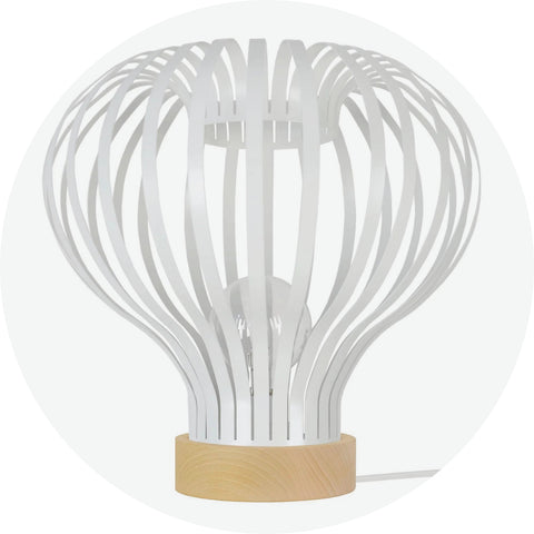 Une Lampe Design au style Vintage blanche issu de l'artisanat portugais.