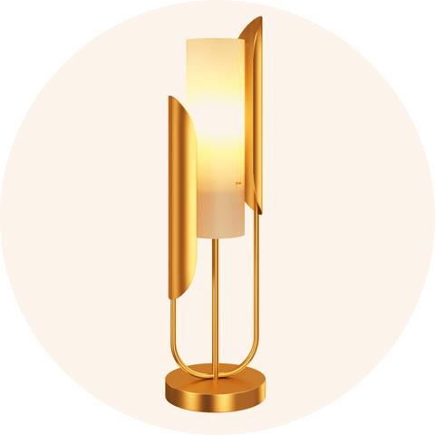 une lampe de chevet en métal doré