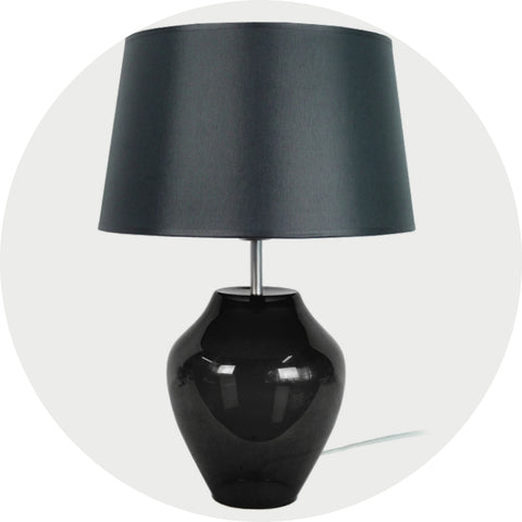 une lampe vase en verre soufflée de couleur noir