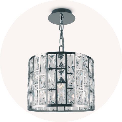 Un superbe lustre en cristal. Design moderne.