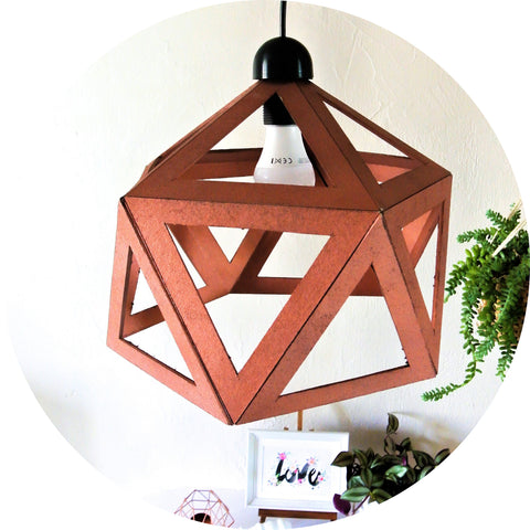 une lampe suspendue écologique fabriquée avec la méthode origami, de couleur cuivre (or rose)