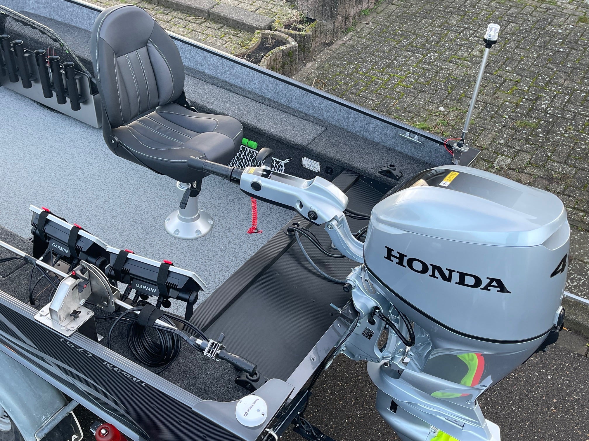 Lund 1 met Honda 40/60 pk knuppelbesturing montage