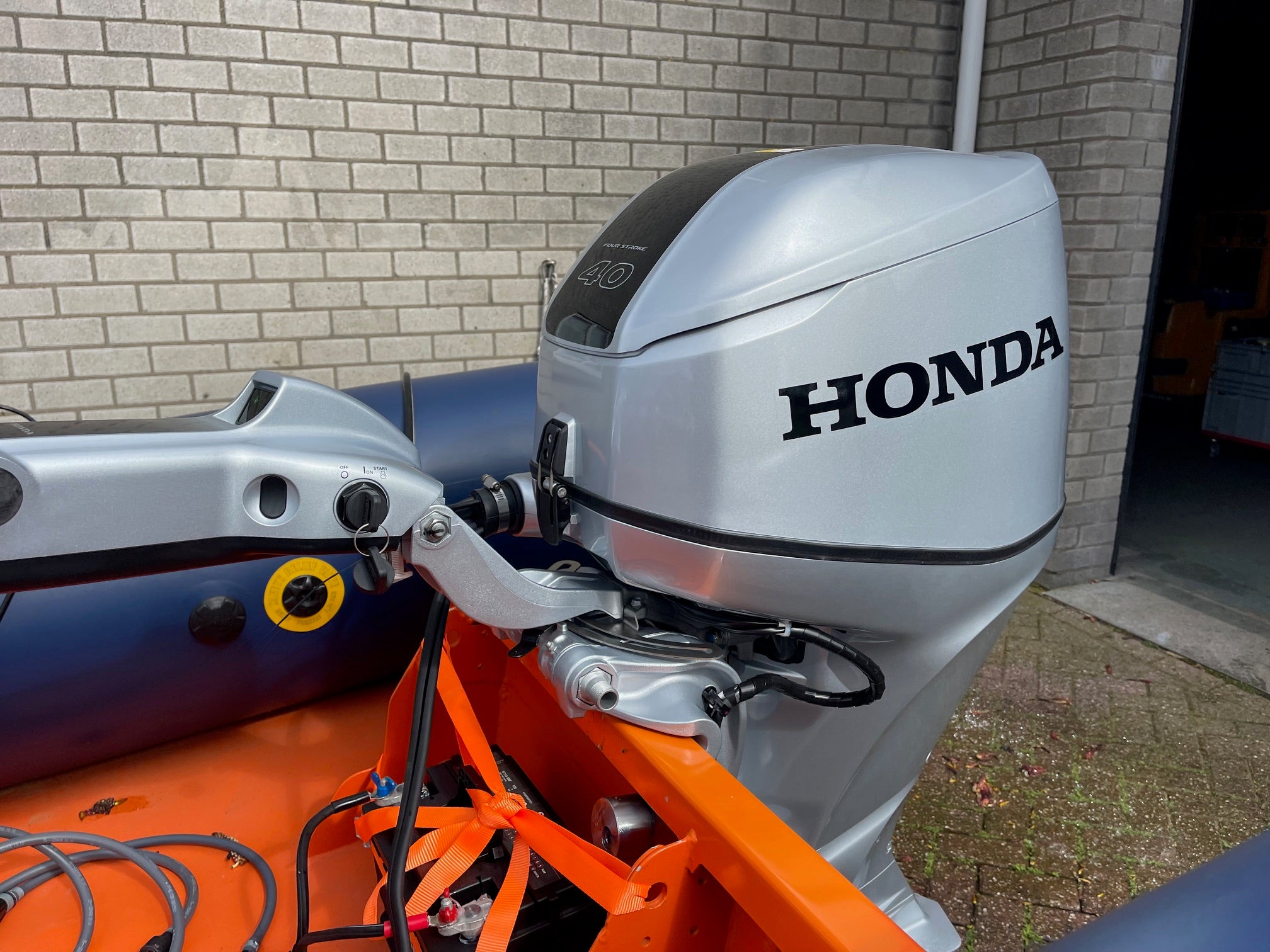 Vanguard met Honda 40/60 pk knuppelbesturing montage