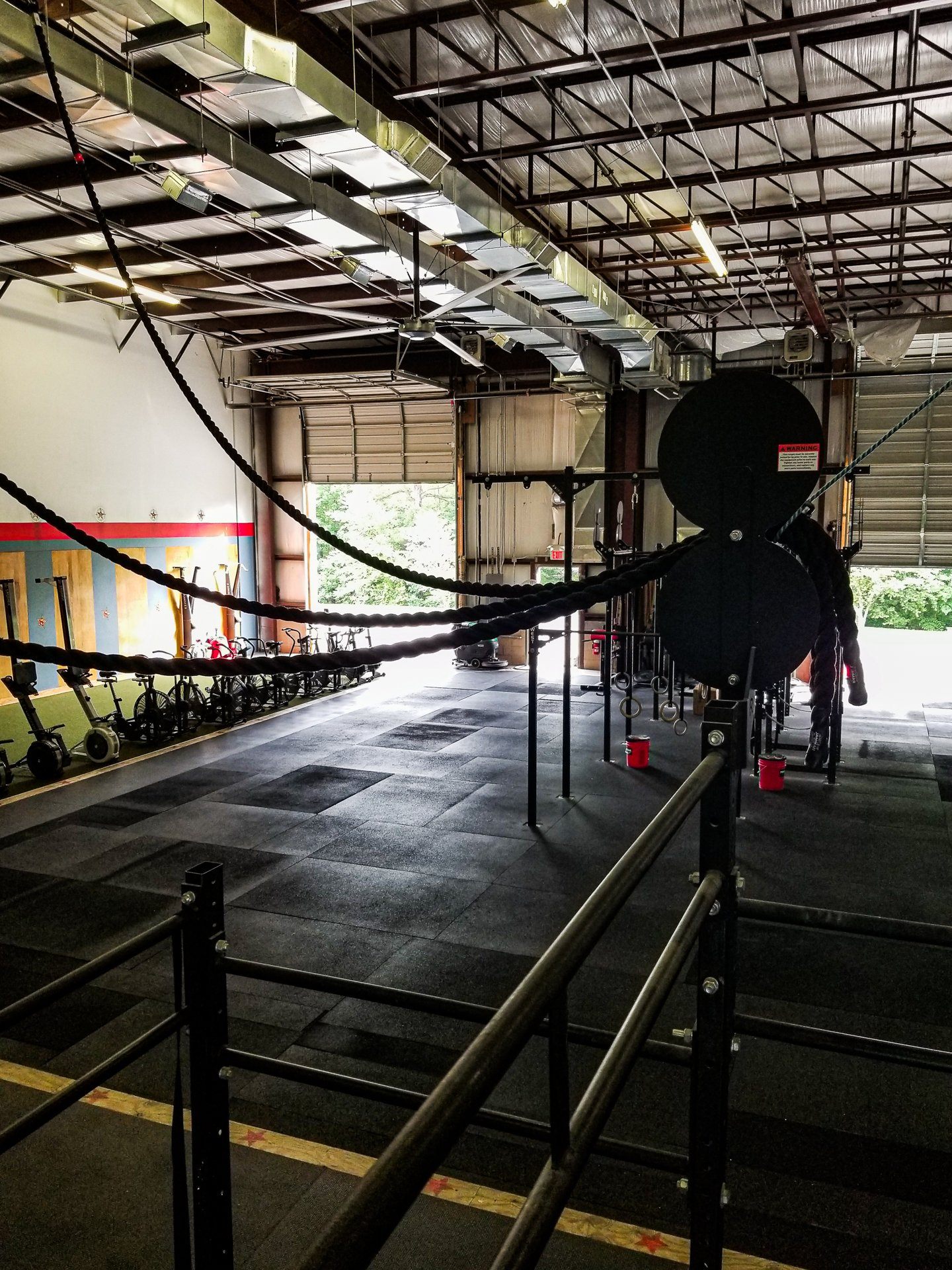 Hunter HVLS fan to help cool crossfit-gym