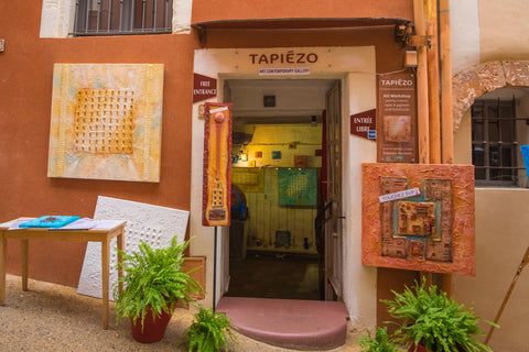 Tapiezo artist shop in roussillon, france