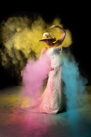 Color powder photography with bride for Het Perfecte Plaatje television broadcast