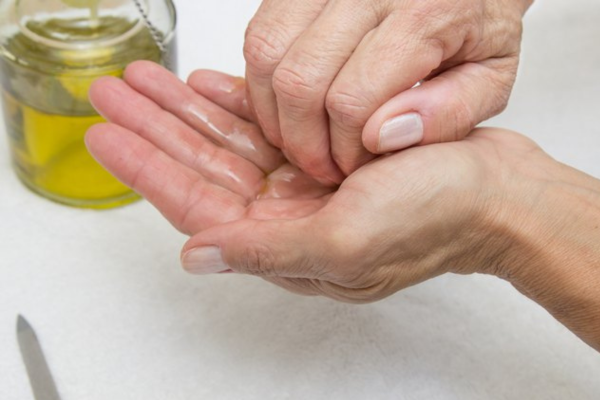 Soothing Soak for Softened Cuticles