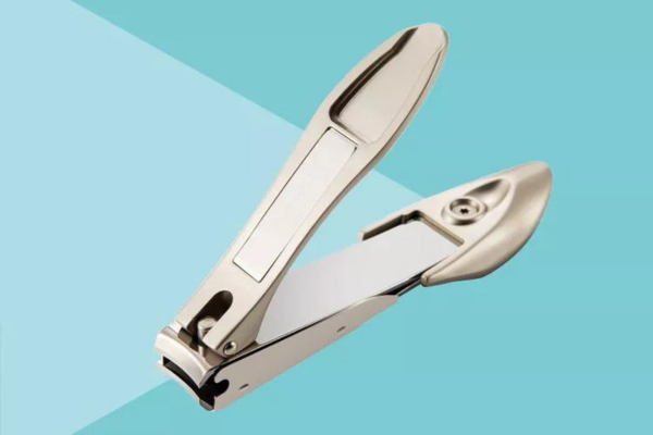nail clippers with catcher