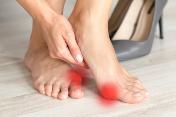 What causes thick toenails