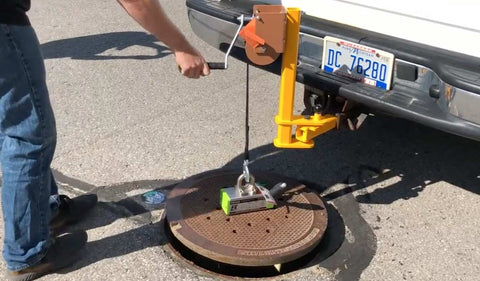 Powerarm magnetic manhole lifter