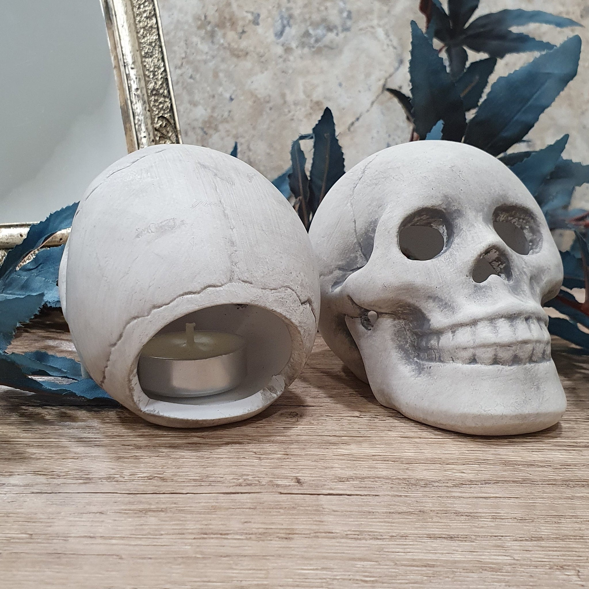 skull tea light holder