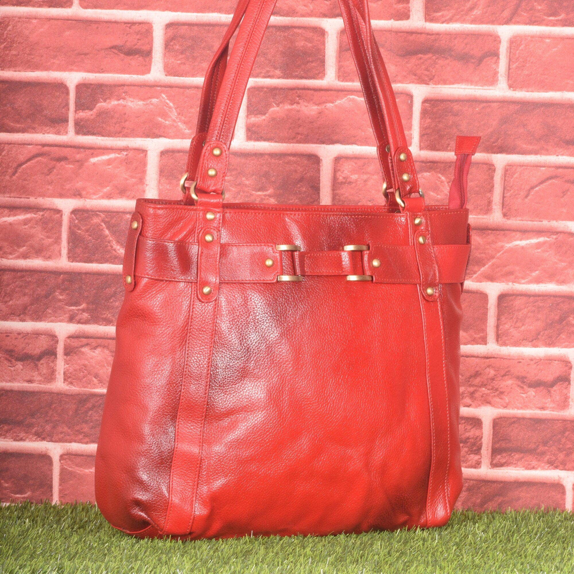 Rectangular Leather Purse, Occasion : Daily Use, Specialities : Waterproof,  Washable, Soft Texture at Best Price in Kolkata