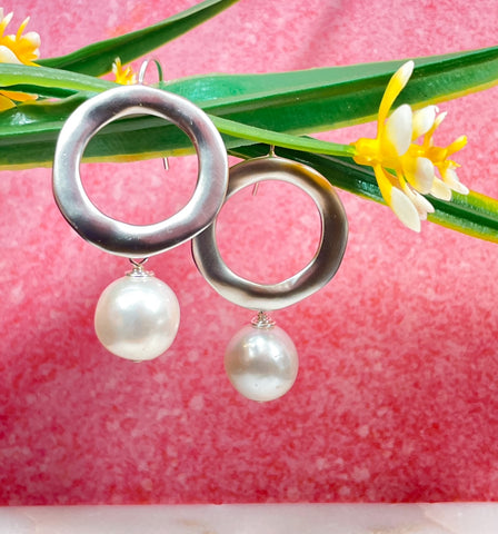 Sterling silver circle with drop pearl earrings.