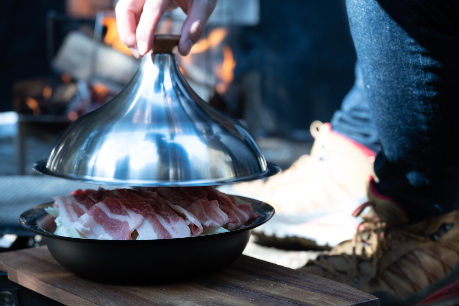 調理鍋に具材や調味料を入れ、蓋をして加熱するだけ