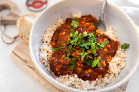 Chili con Carne in Schüssel quer