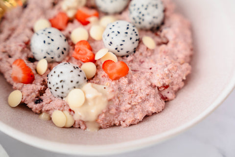 Das wahrscheinlich beliebteste Frühstück von Barbie: Pink Superfood Overnight Oats