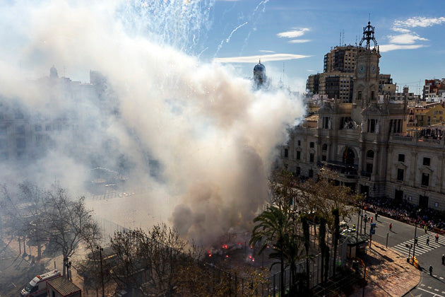 Imagen de la mascletà del blog For91Days. No son valencianos pero les encantan las Fallas