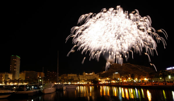 Fuegos artificiales en Hogueras de Alicante