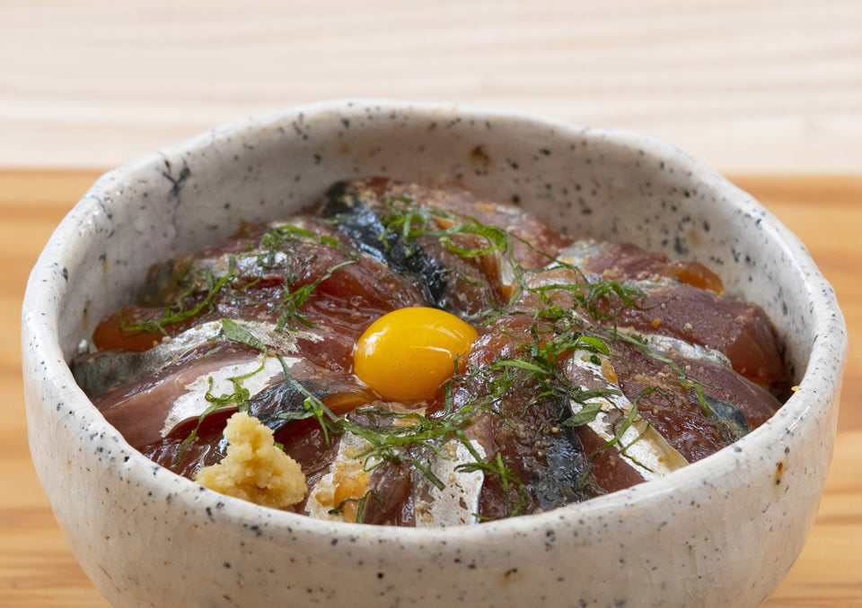 サバのぶっかけ漬け丼