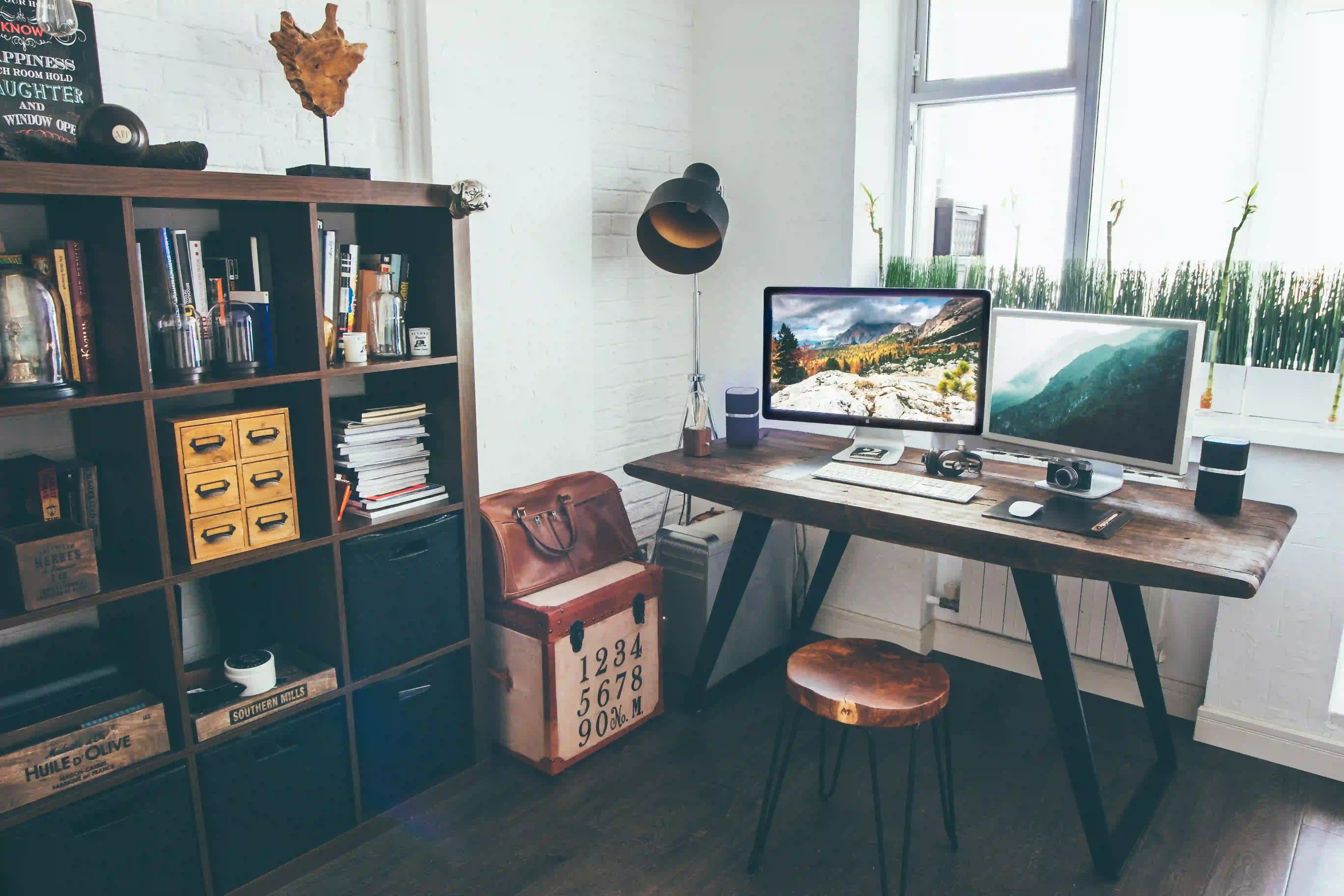 clutter-free workspace