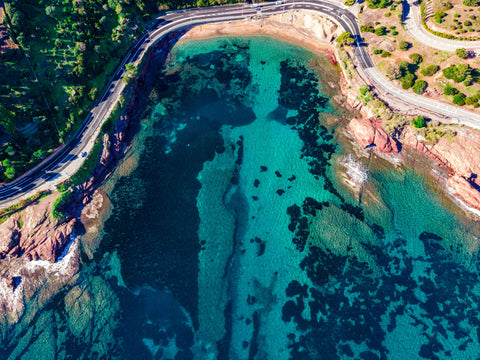 Estrada costeira na Riviera Francesa