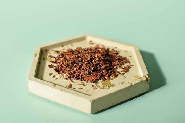 Écale de cacao sur céramique