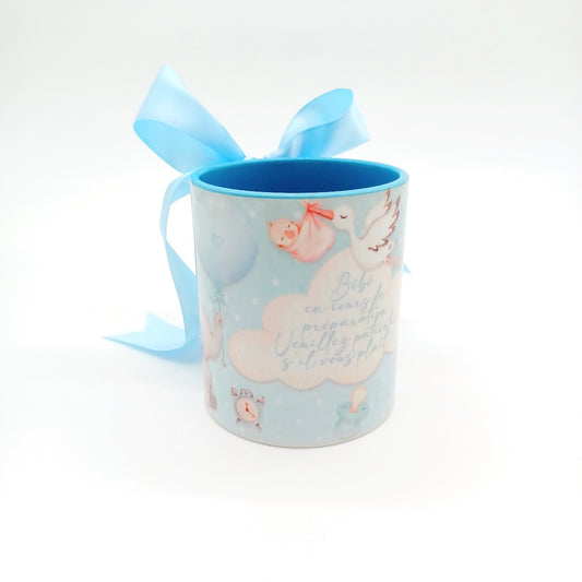 Baby Shower Mug-Tasse: Bébé arrive- Petit Ours Bleu