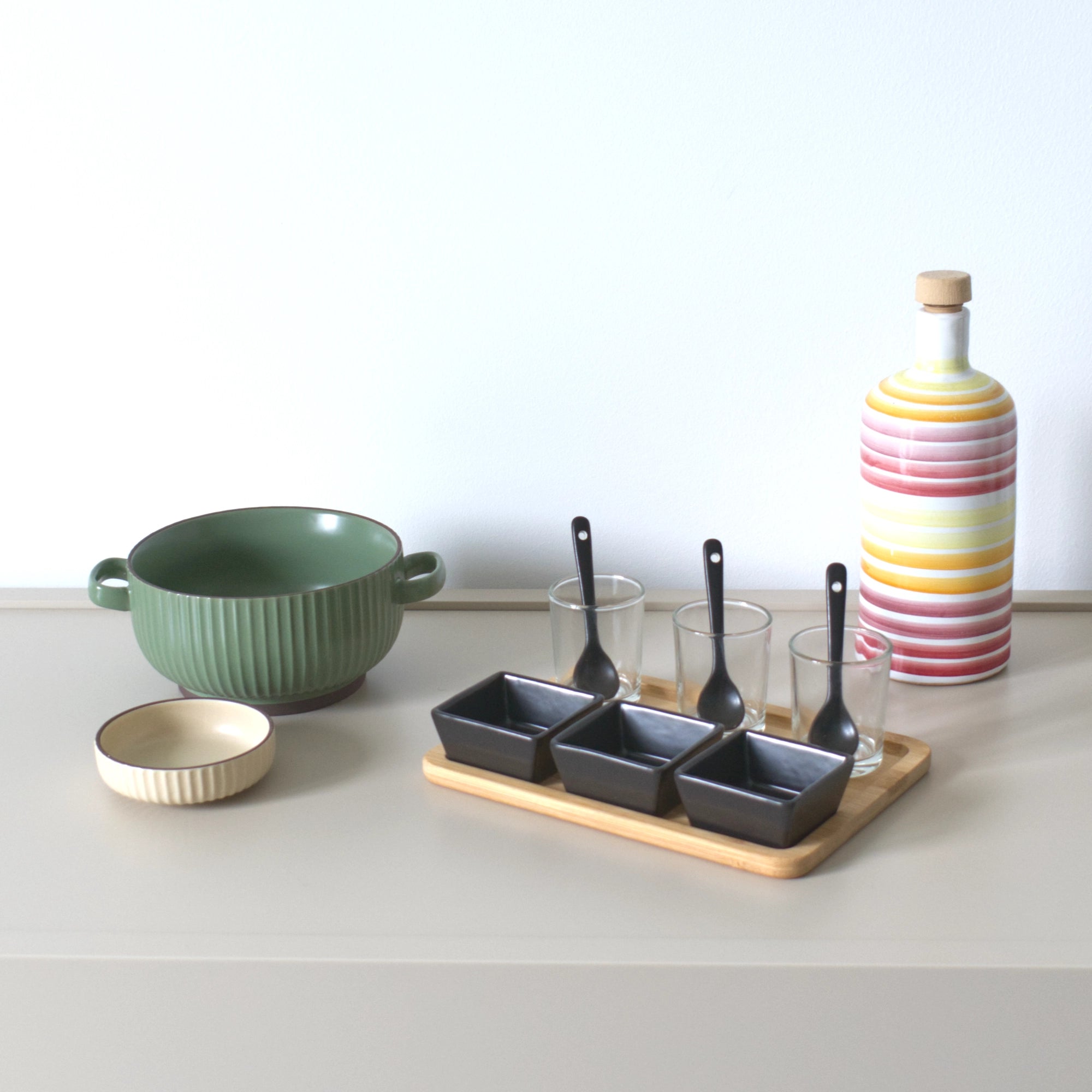 Set aperitivo e antipasti in ceramica e bamboo con vassoio