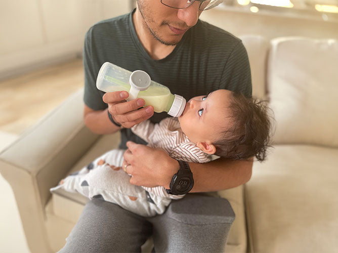 Closeup shot of a Veba Baby smart bottle monitor on a bottle.