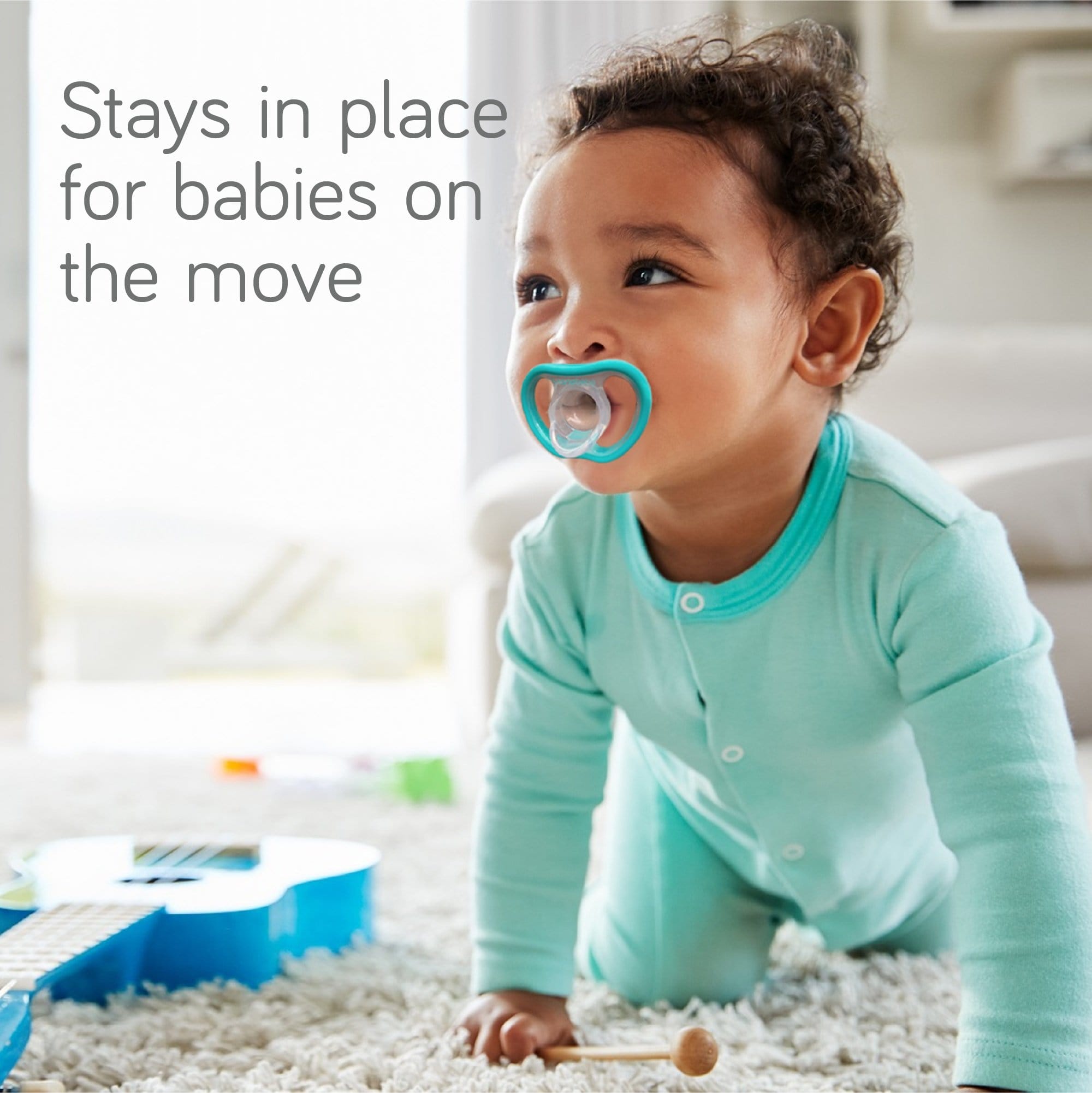 https://cdn.shopify.com/s/files/1/0556/0519/8922/products/Nanobebe_RTL_Pacifier-Active_02Lifestyle_StaysinPlace.jpg?v=1658929042&width=2000