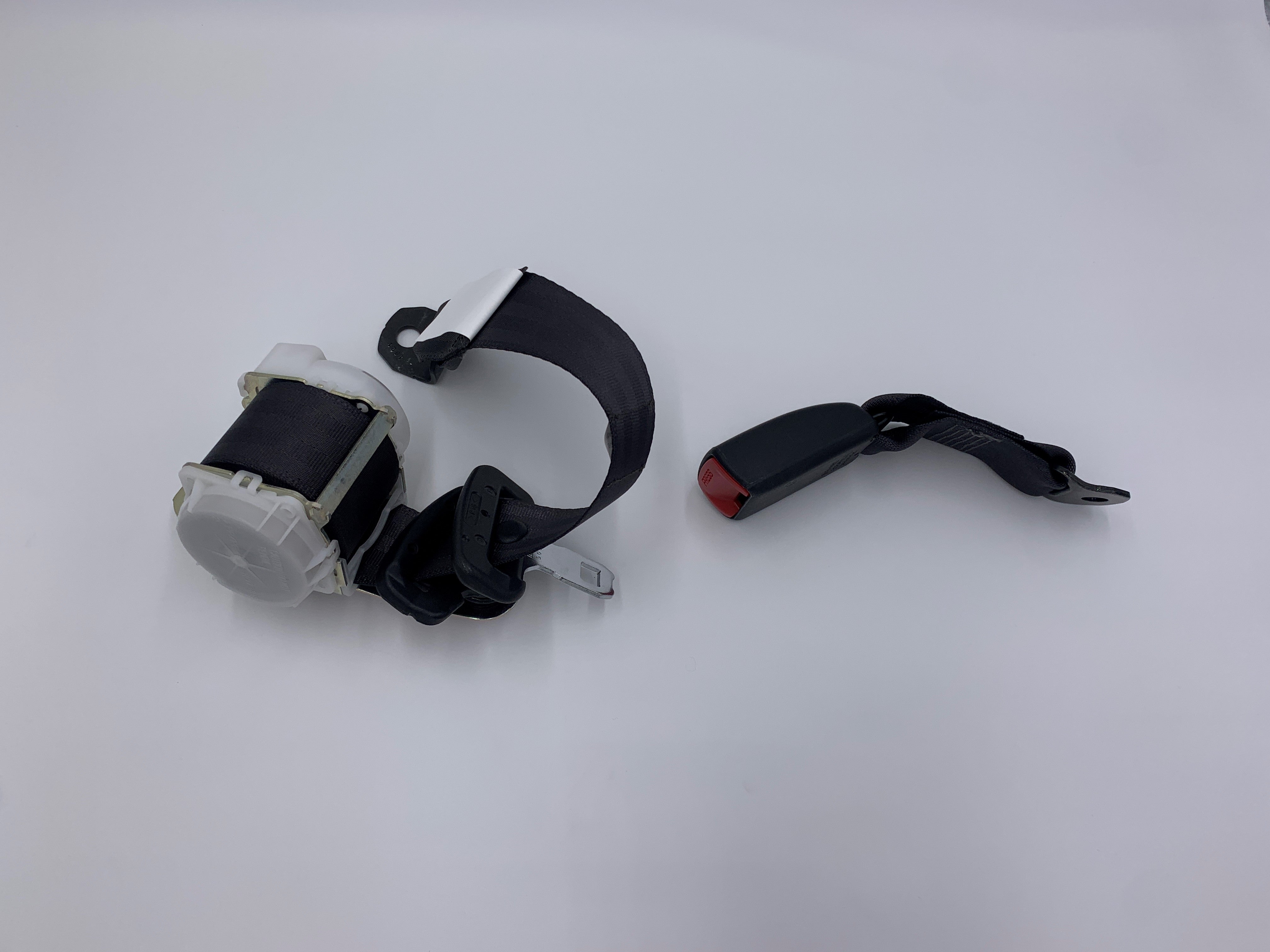 suzuki swift rear seat belt