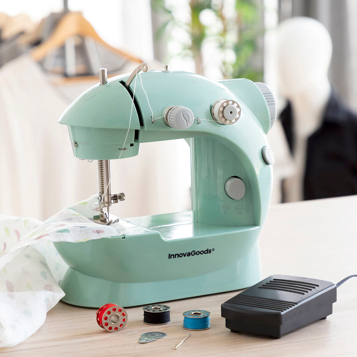 Mini bærbar symaskine med LED, Hybria Cutter og tilbehør Sewny InnovaGoods  - WeDoBetter.dk
