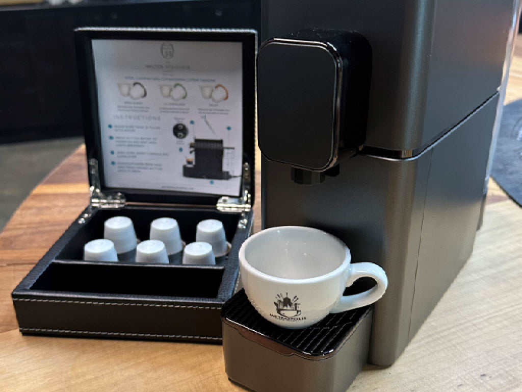 Coffee capsule machine and mug
