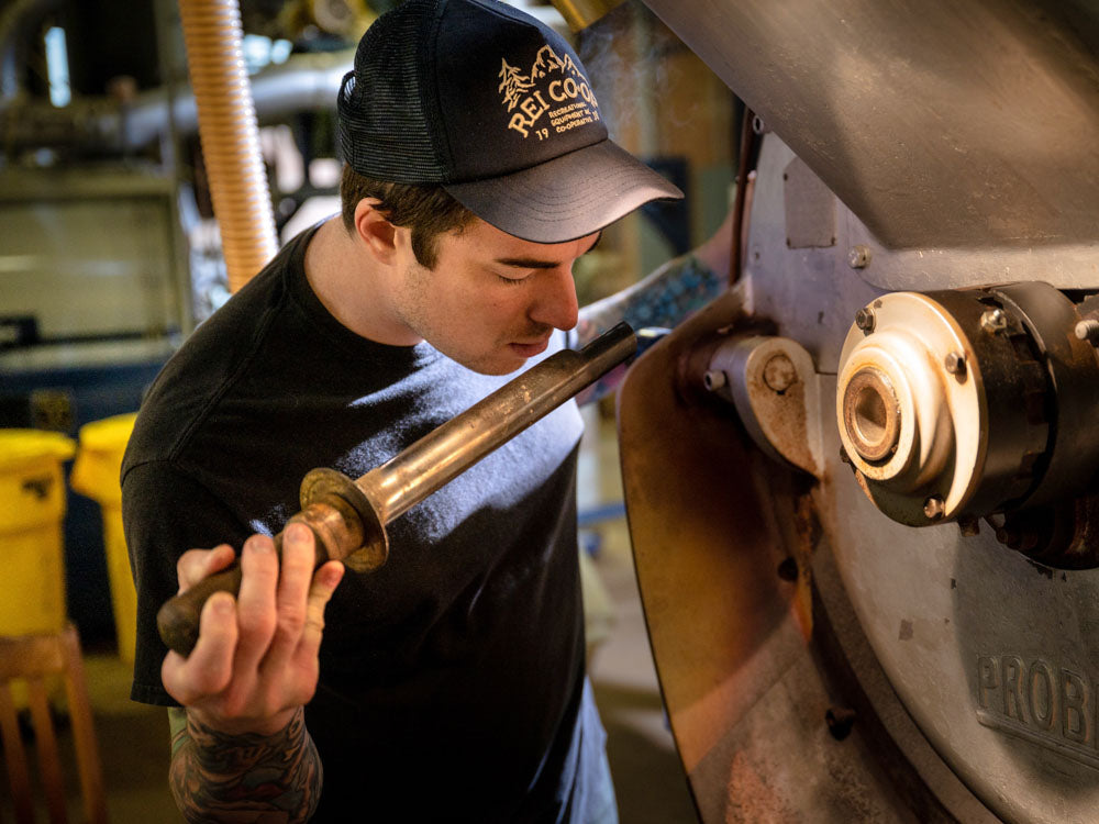 A professional coffee roaster roasts coffee for wholesale coffee capsules.