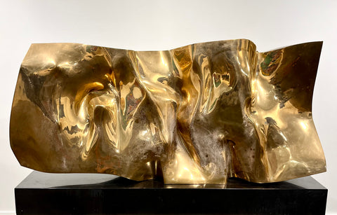 gold sculpture at 2022 Dallas Art Fair