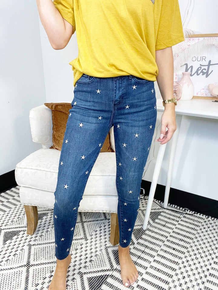 Judy Blue Embroidered Boyfriend Jeans