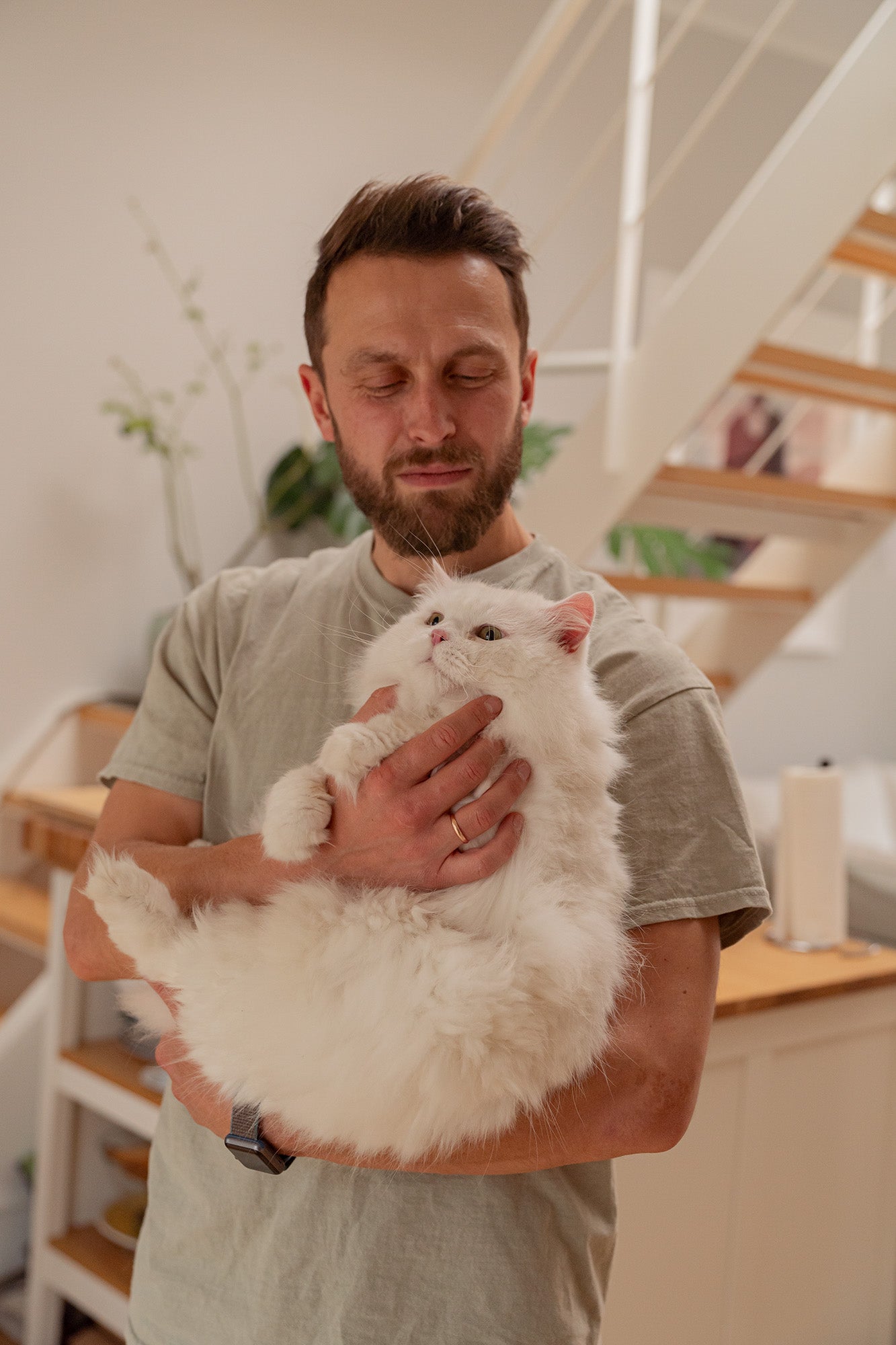 Fitness trainer Wladimir with his cat Shiro