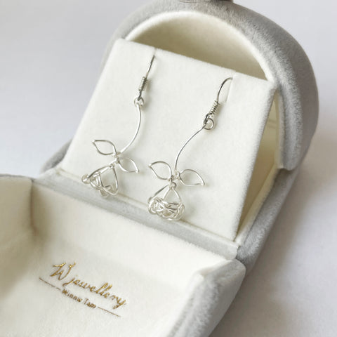 Rose earrings in giftbox