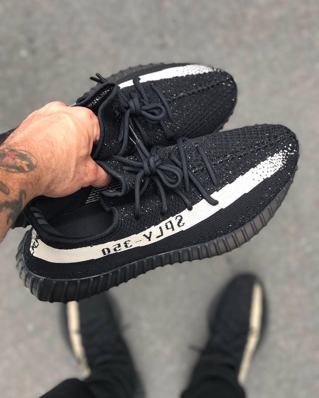 Adidas Yeezy Boost 350 V2 Oreo