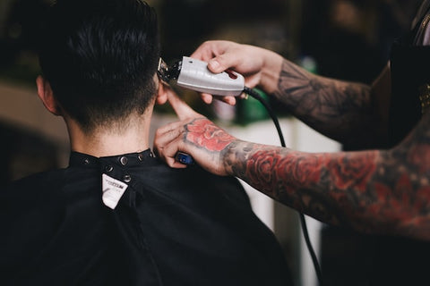 barber using an electric razor