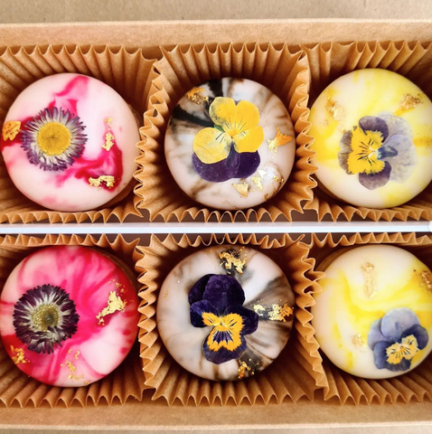 Macarons Decorated with Edible Flowers