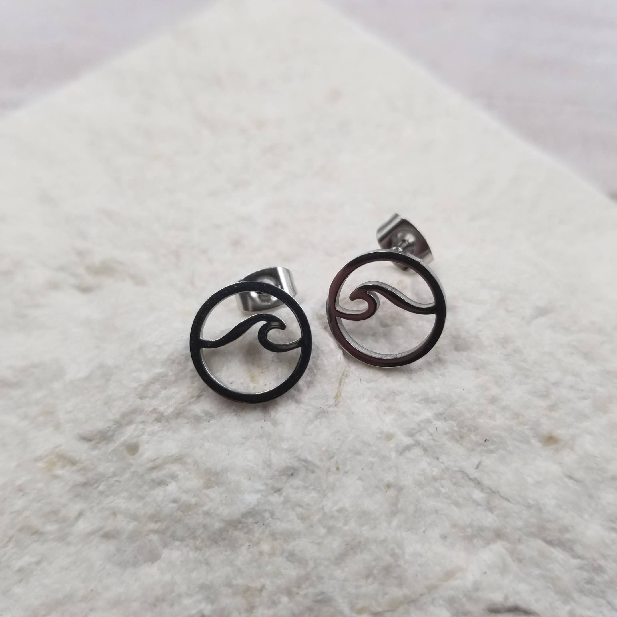 Circle Wave Stud: Silver