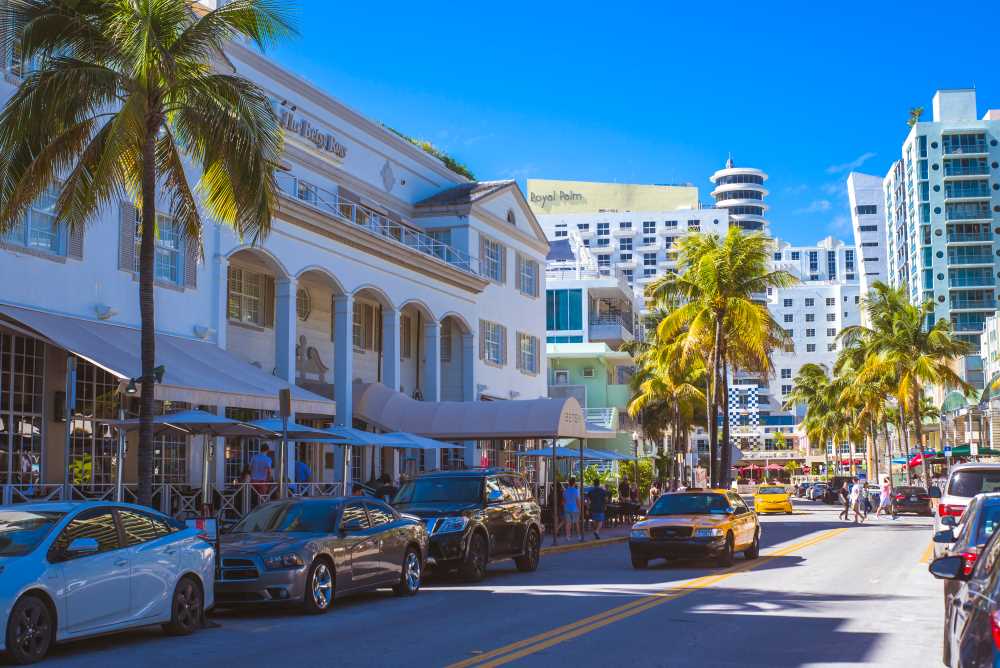 Ocean Drive in a sunny day with The Betsy as background