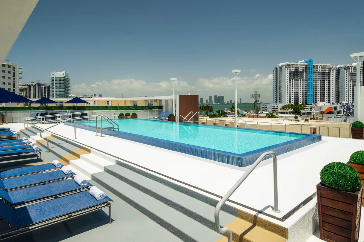 Rooftop pool at Residence Inn Miami Beach South Beach