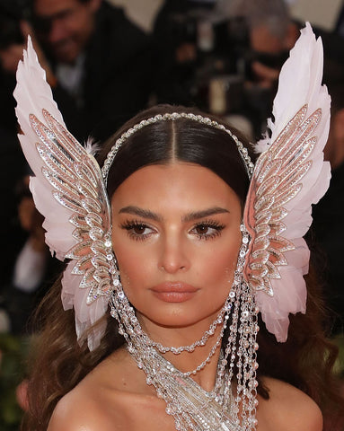 Emily Ratajkowski’s Silver Sparkles