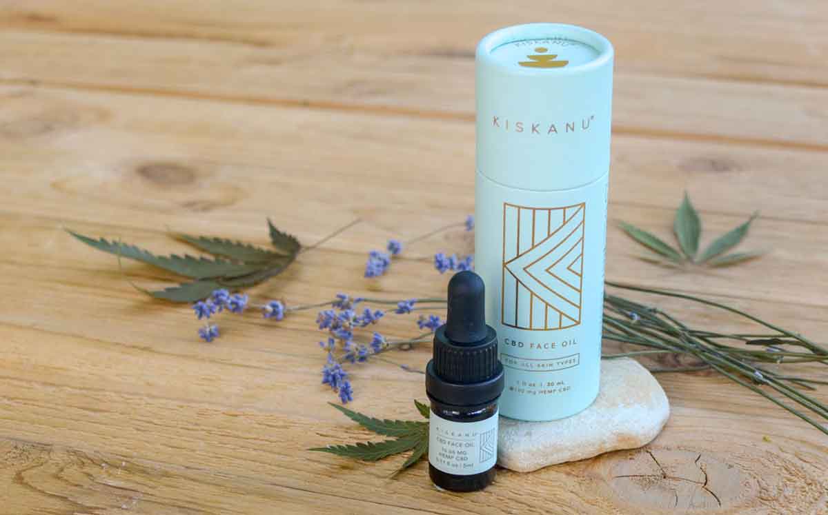 Kiskanu's CBD Face Oil sample and large sizes styled with ingredients cannabis, lavender